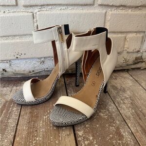 Duca Cream and Black Heels 7.5 us